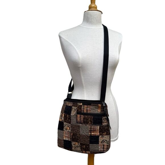 Donna Sharpe Quilted Crossbody Bag with Expandable Strap - Picture 2 of 9